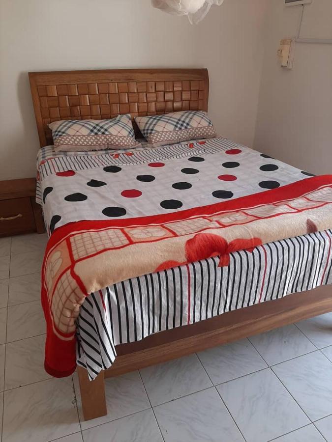 Chez Max Et Khady Apartment Dakar Bagian luar foto