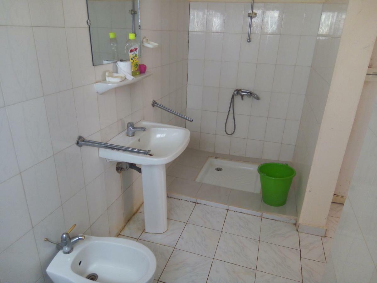 Chez Max Et Khady Apartment Dakar Bagian luar foto