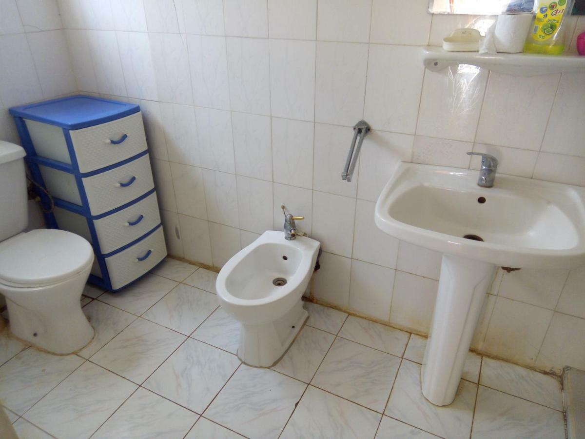 Chez Max Et Khady Apartment Dakar Bagian luar foto