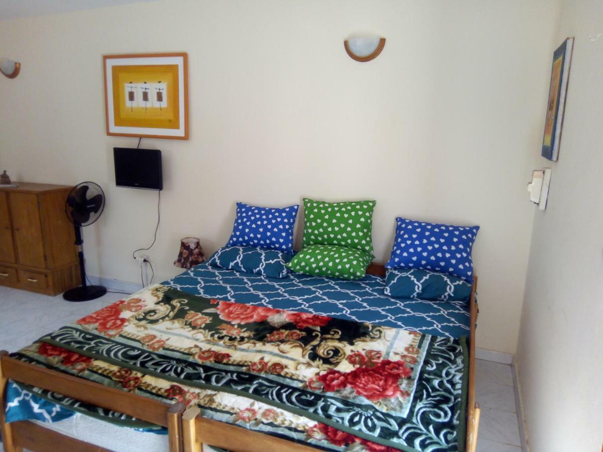 Chez Max Et Khady Apartment Dakar Bagian luar foto