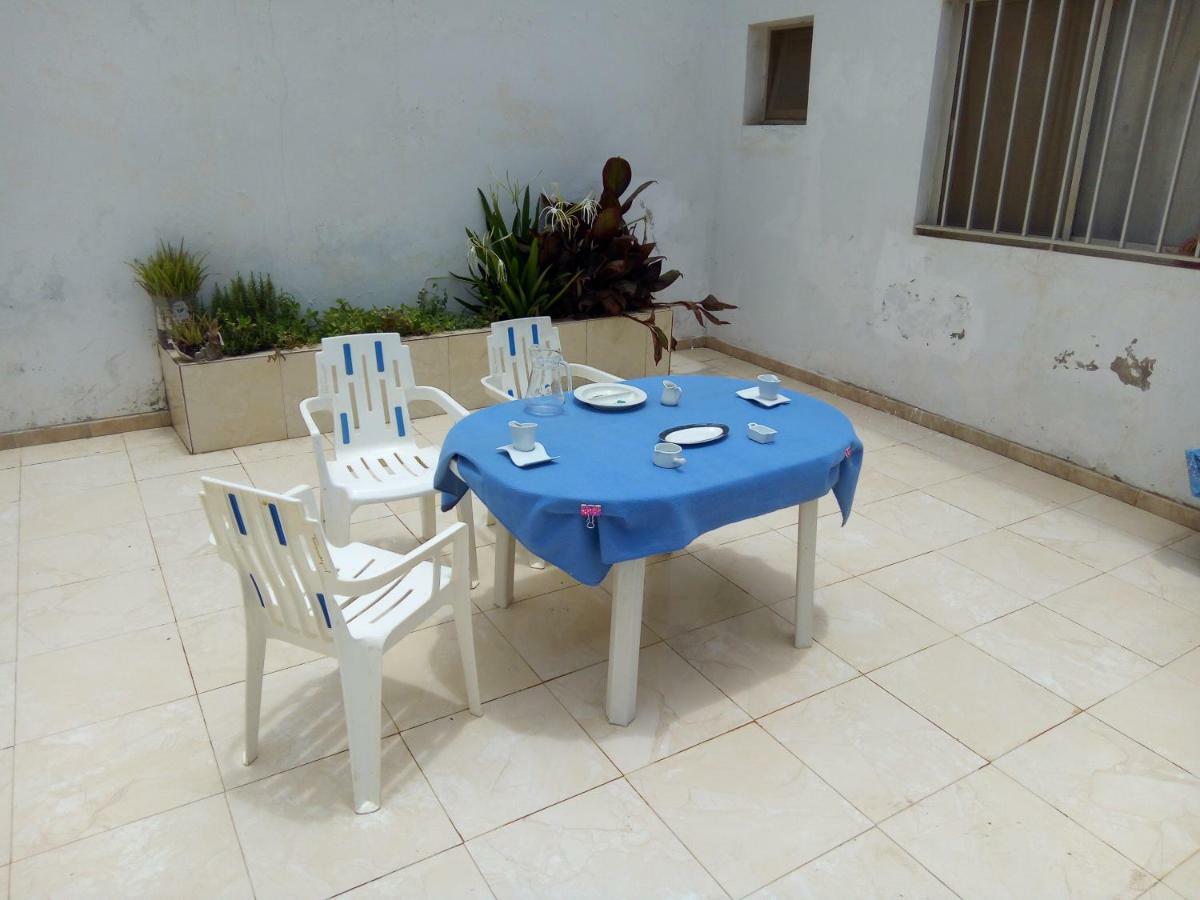 Chez Max Et Khady Apartment Dakar Bagian luar foto