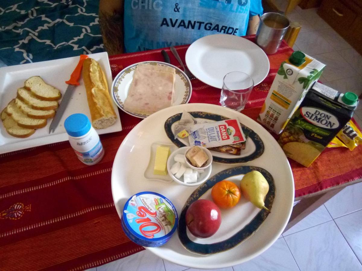 Chez Max Et Khady Apartment Dakar Bagian luar foto