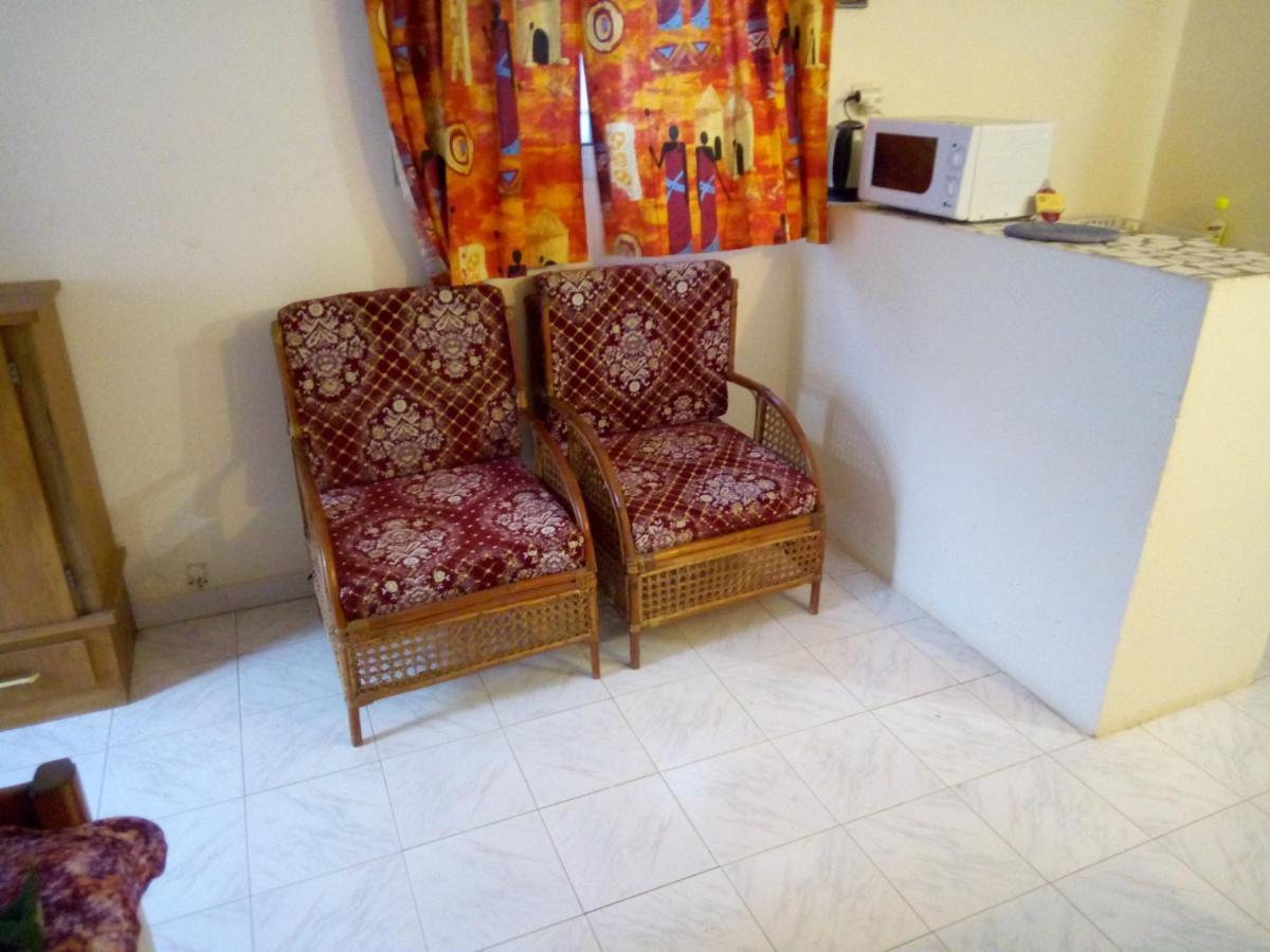 Chez Max Et Khady Apartment Dakar Bagian luar foto